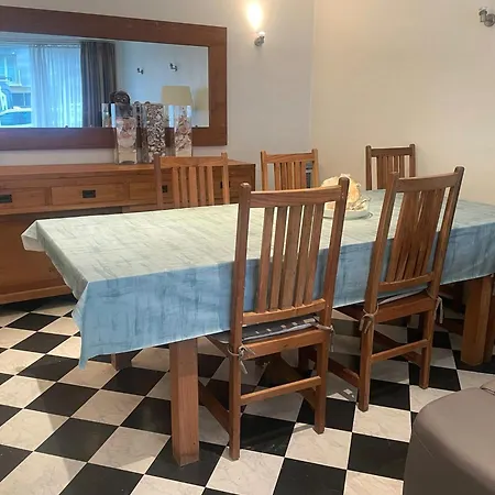 Comfortable On The Coast T156 *